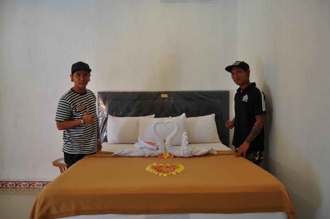 Simpang Inn Sakti Bagian luar foto